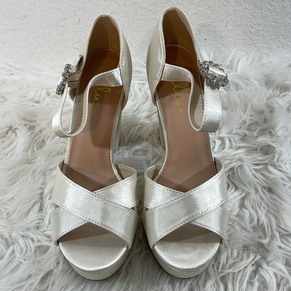 LULUS Crushest White Satin Rhinestone Ankle-Strap Chunky Heels Size 8.5 NEW - Picture 2 of 15